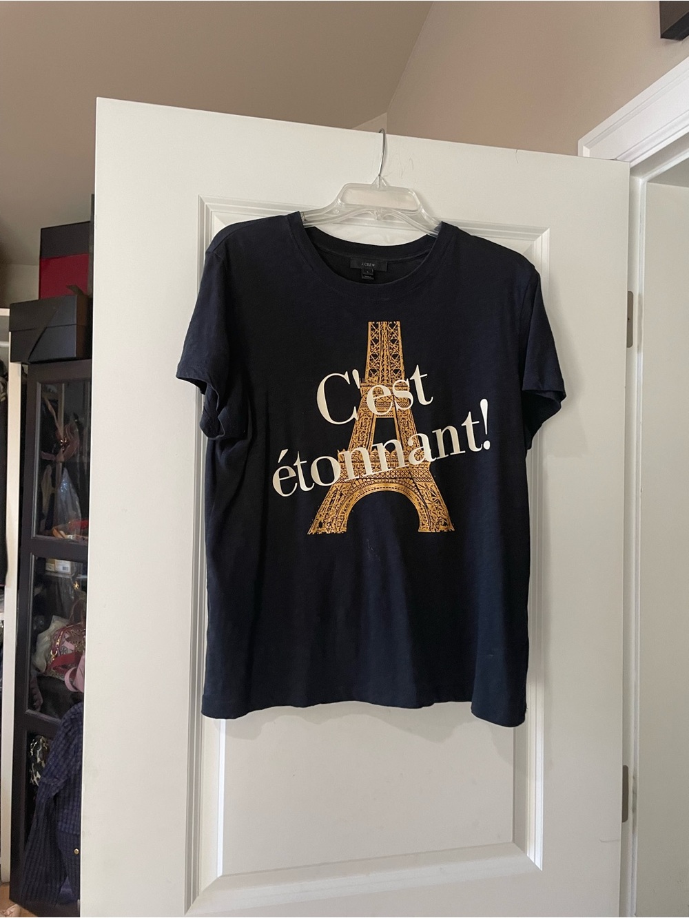 C'est étonnant! Black Graphic Tee with Gold Eiffel Tower